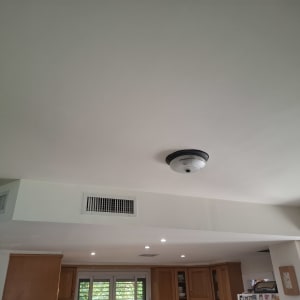 תקרת גבס עם תאורה ומזגן