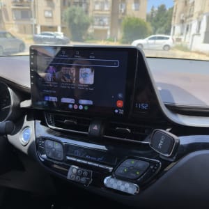 מערכת מולטימדיה ברכב עם מסך מגע
