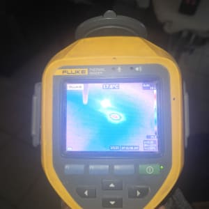 מצלמה תרמית מציגה תמונה עם טמפרטורה 17.6°C