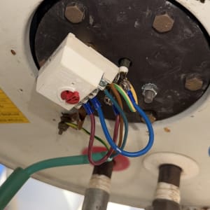 חיבורים וצנרת של דוד שמש