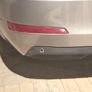 פגוש אחורי של רכב עם חיישן חניה