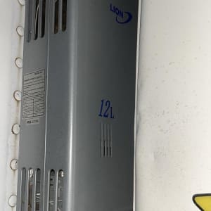 דוד חימום גז מותקן על קיר