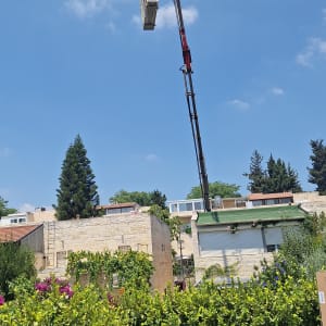 יחידת חימום מונפת על ידי מנוף באוויר