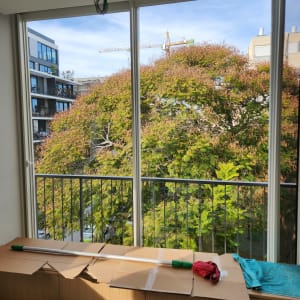 מגב, מגבת אדומה וכחולה על קרטון