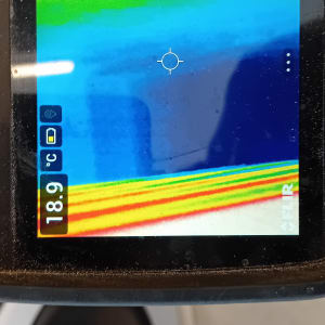 תצוגת מצלמה תרמית עם מדידת טמפרטורה