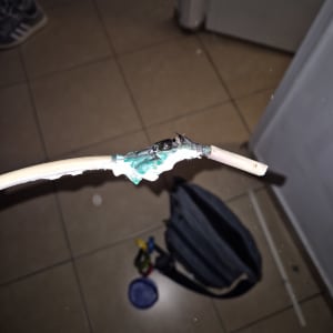 כבל חשמלי עם בידוד פגום ותיקון זמני