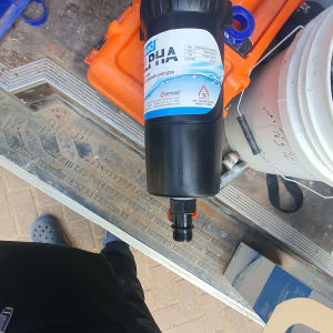 מסנן מים וכלי עבודה בתחום האינסטלציה