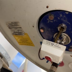 חלקים תחתונים של דוד שמש עם חיבורים וברגים