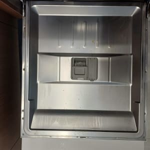 תא מדיח כלים עם מתקן לסבון