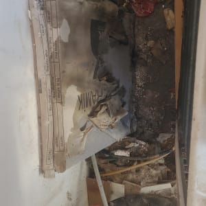 צינורות ומחברים ליד דוד שמש