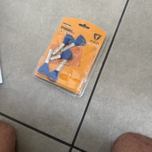צילינדר חדש של רב-בריח באריזה עם מפתחות