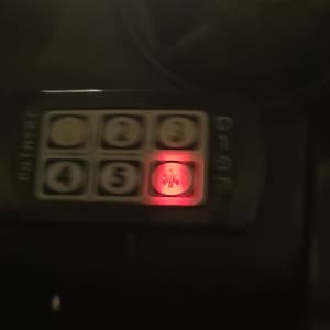 לוח מקשים עם תאורה אדומה