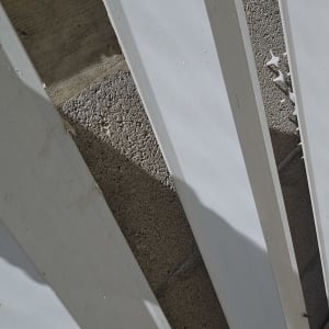 קירות בטון עם ציפוי מתכת לבדיקת נזילות