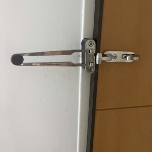 מנעול דלת מתכת עם זרוע ביטחון