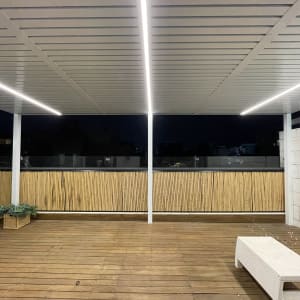 פרגולה מאלומיניום עם תאורה מובנית