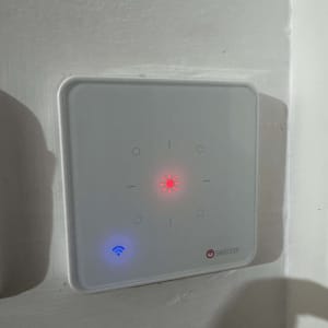 מתג חכם עם חיווי אור ו-WiFi