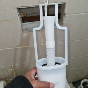 תמונה של חלקי אסלה בעבודת אינסטלציה