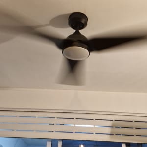 מאוורר תקרה חשמלי מותקן בתקרה