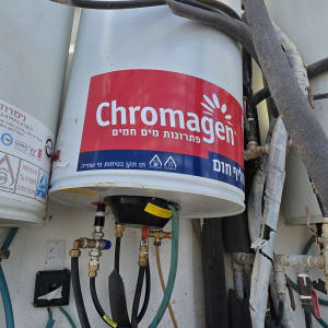 דוד שמש כרומגן עם צינורות וחיבורים