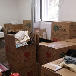 ארגזים ופריטים בחדר, תהליך ארגון בית