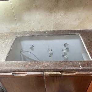 כיור מטבח ללא כיור, משטח שיש חום