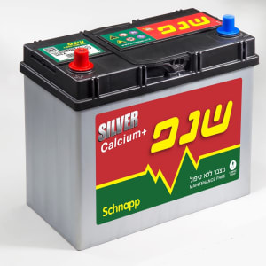 מצבר רכב עם כיתוב שנפ ותחזוקה חופשית