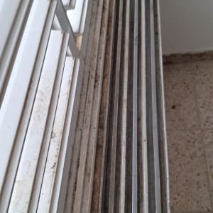 תריסים מלוכלכים לפני ניקוי