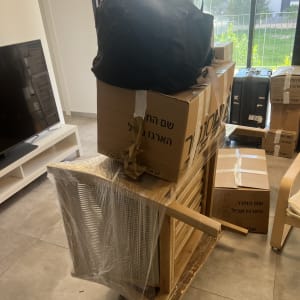 ארגזים וציוד ארוזים למעבר דירה