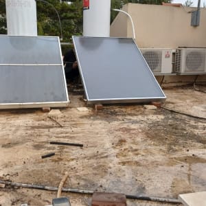 התקנה והחלפה של דוד שמש וקולטים סולאריים על גג שטוח