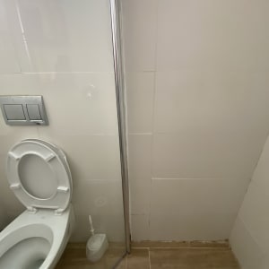 החלפת סיליקון ואיטום חיבורים בחדר רחצה