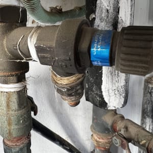 צינורות ושסתומים עם חיבורים ותיקונים