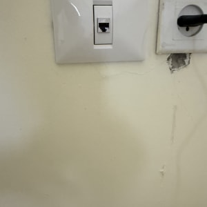 שקע רשת וחשמל בקיר