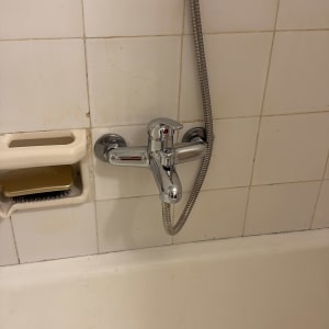 ברז אמבטיה עם צינור מקלחת