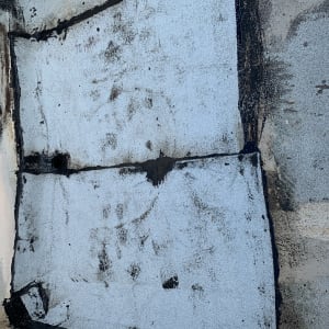 משטח איטום עם זפת שחורה על גג