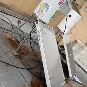 דוד שמש ומערכות סולאריות על גג