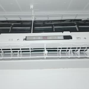 יחידת מיזוג אוויר עם תצוגה דיגיטלית פתוחה