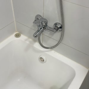 ברז אמבטיה עם צינור מקלחת