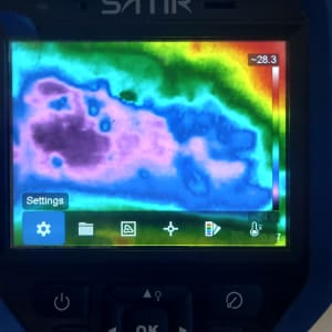 תצוגת מצלמה תרמית עם אזורים בצבעים שונים