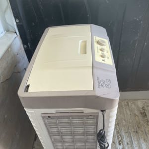 מקרר אוויר בתוך רכב מסחרי
