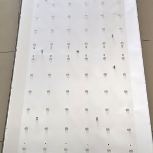 פאנל תאורה עם נורות על רצפה