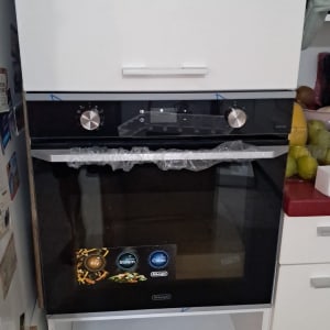 תנור אפייה משולב במטבח מודרני