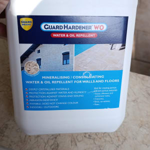 מיכל חומר דוחה מים ושמן לקירות ורצפות