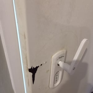 ידית דלת עם מנעול