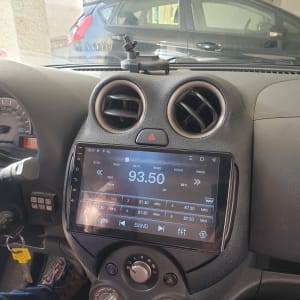 מערכת מולטימדיה ברכב עם תצוגת רדיו FM