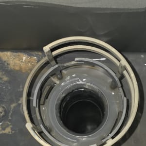 תמונה של חלק פנימי של צינור או ניקוז