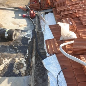 יריעות אלומיניום לאיטום גג עם רעפים וכלים