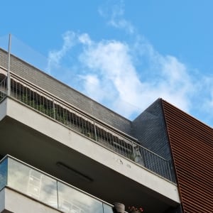 רשתות על מרפסות למניעת כניסת יונים