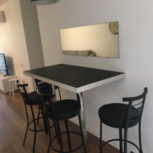 שולחן בר. בודה מאוד יפה