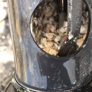 חלק פנימי של דוד שמש עם הצטברות אבנית