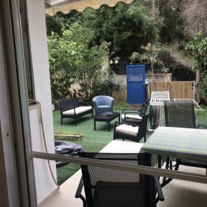 סורג שקוף , רואים את כל הנוף בחצר